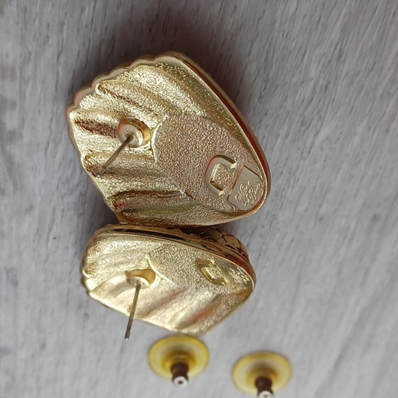 Whiting And Davis Vintage Earrings - Picture 6 of 10